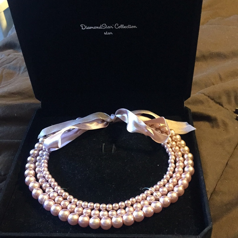 NIB: Pink faux pearl necklace